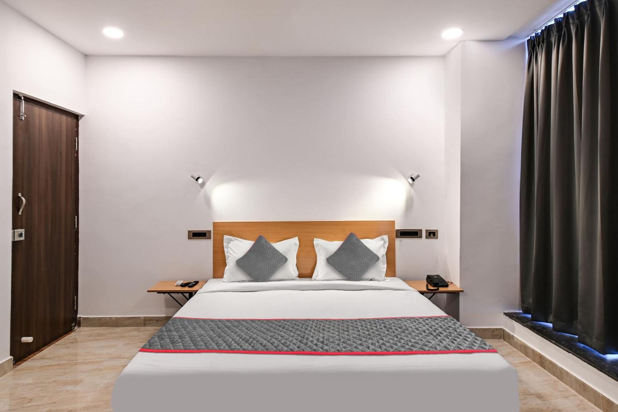 Super Townhouse De Alphabet Karmanghat ไฮเดอราบัด ภายนอก รูปภาพ