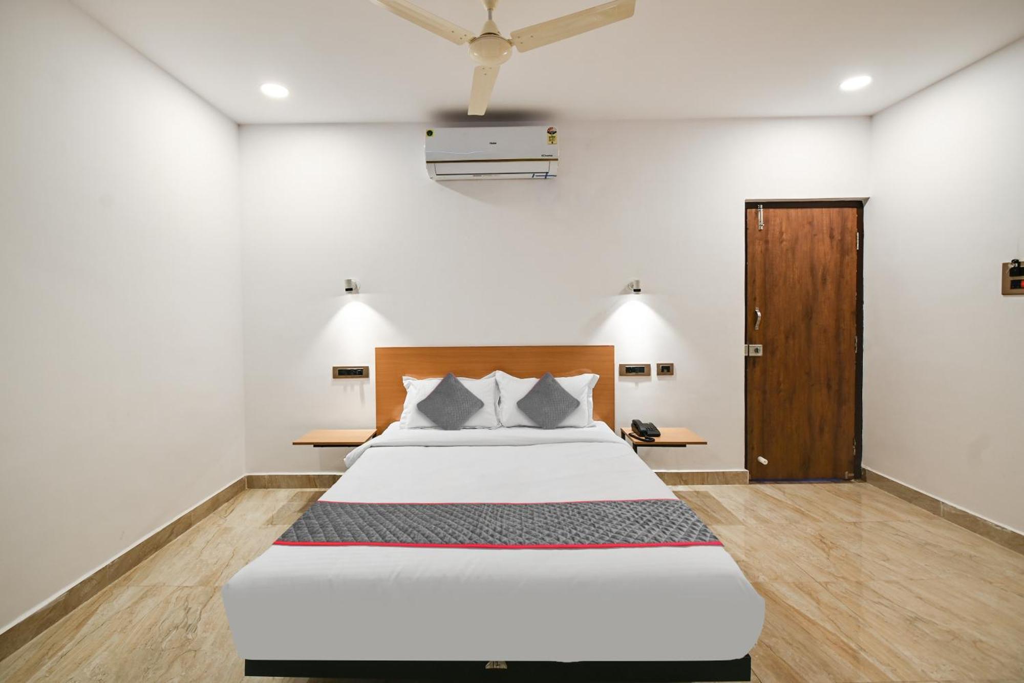 Super Townhouse De Alphabet Karmanghat ไฮเดอราบัด ภายนอก รูปภาพ