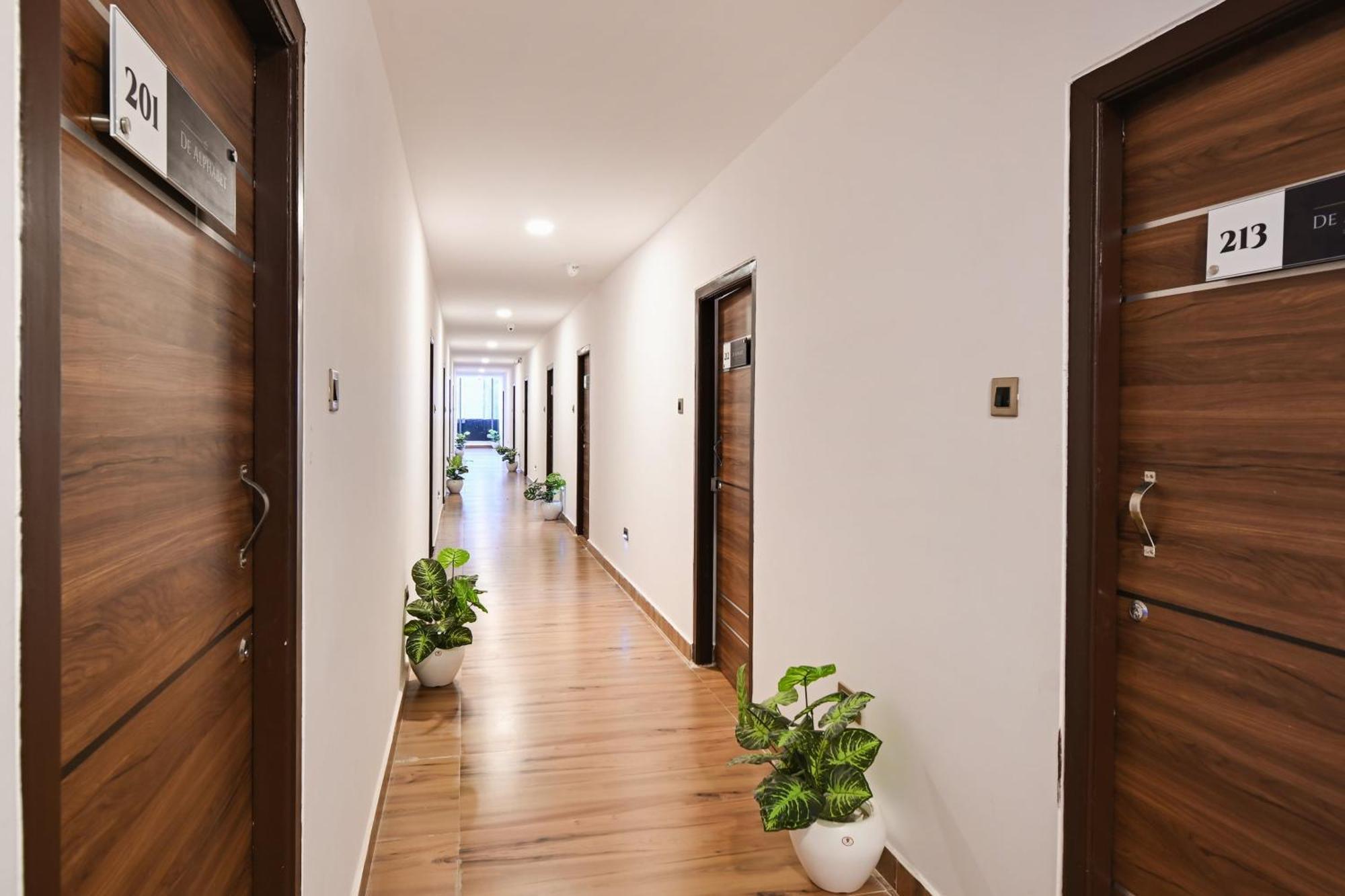 Super Townhouse De Alphabet Karmanghat ไฮเดอราบัด ภายนอก รูปภาพ