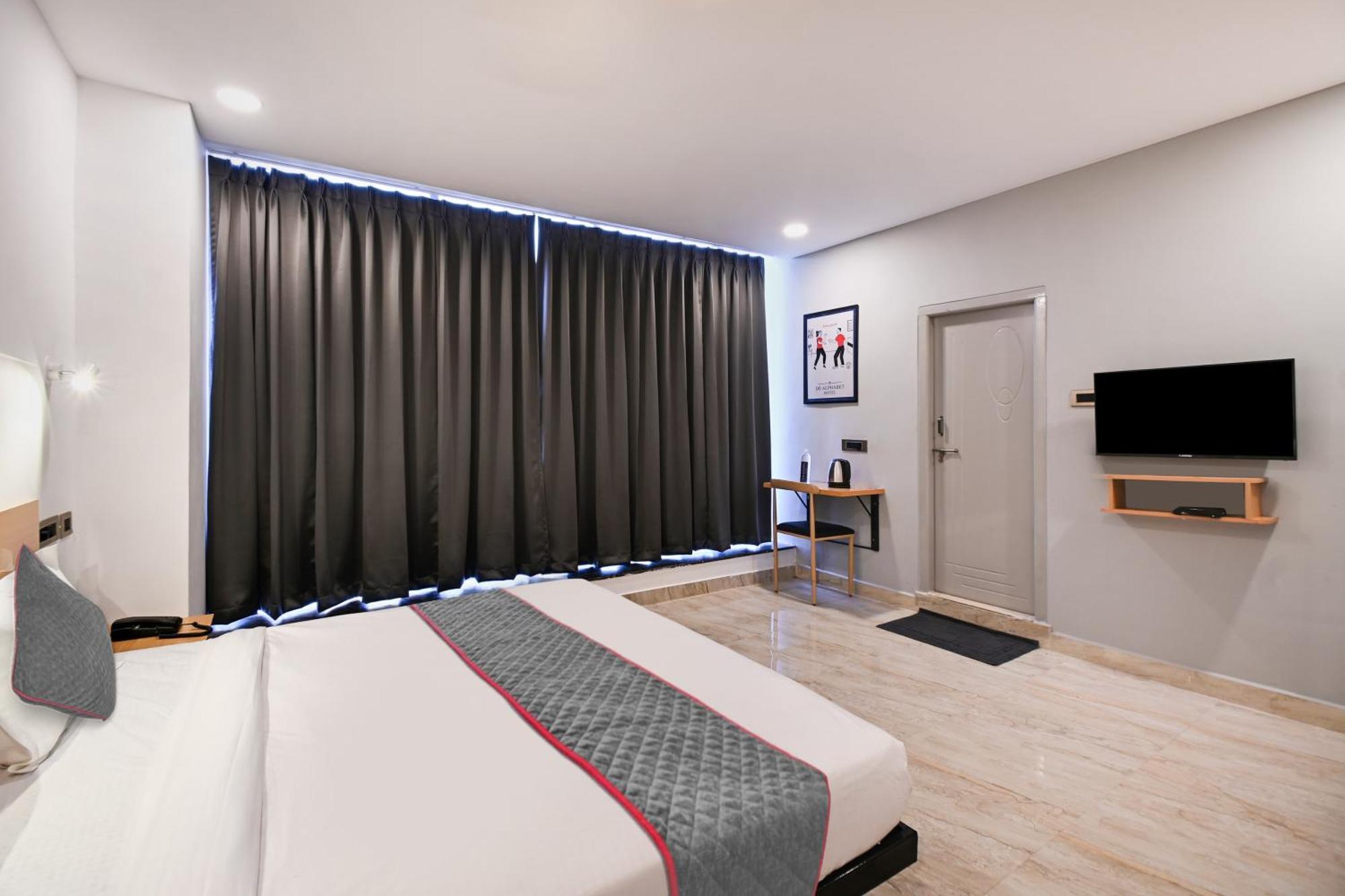 Super Townhouse De Alphabet Karmanghat ไฮเดอราบัด ภายนอก รูปภาพ