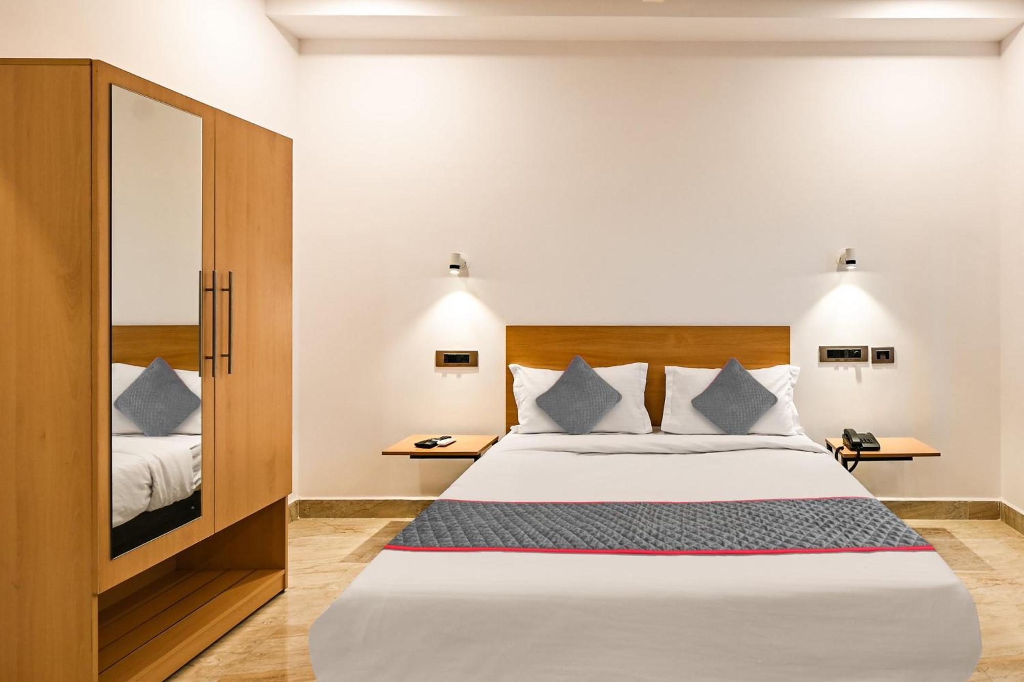 Super Townhouse De Alphabet Karmanghat ไฮเดอราบัด ภายนอก รูปภาพ