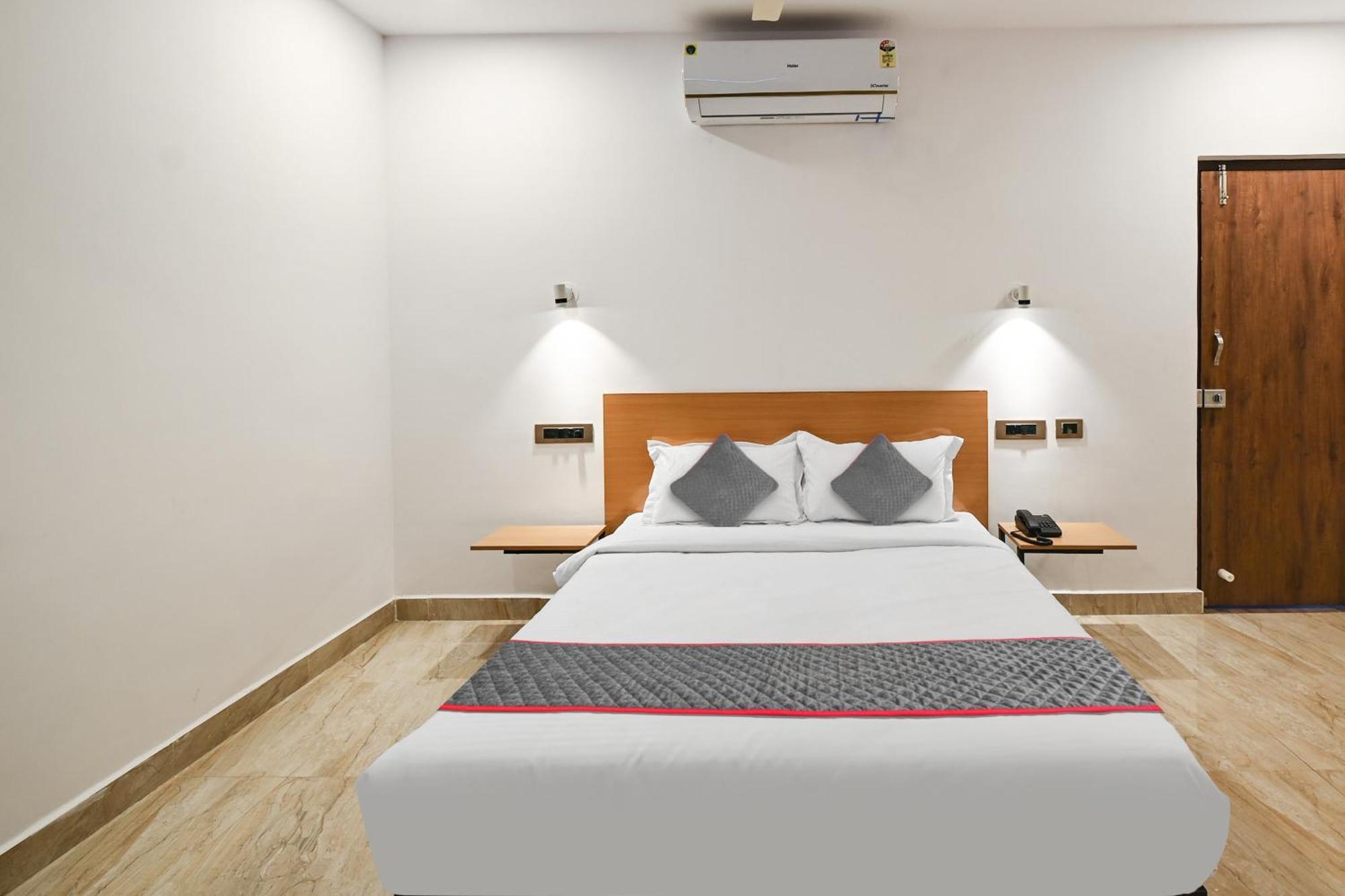 Super Townhouse De Alphabet Karmanghat ไฮเดอราบัด ภายนอก รูปภาพ