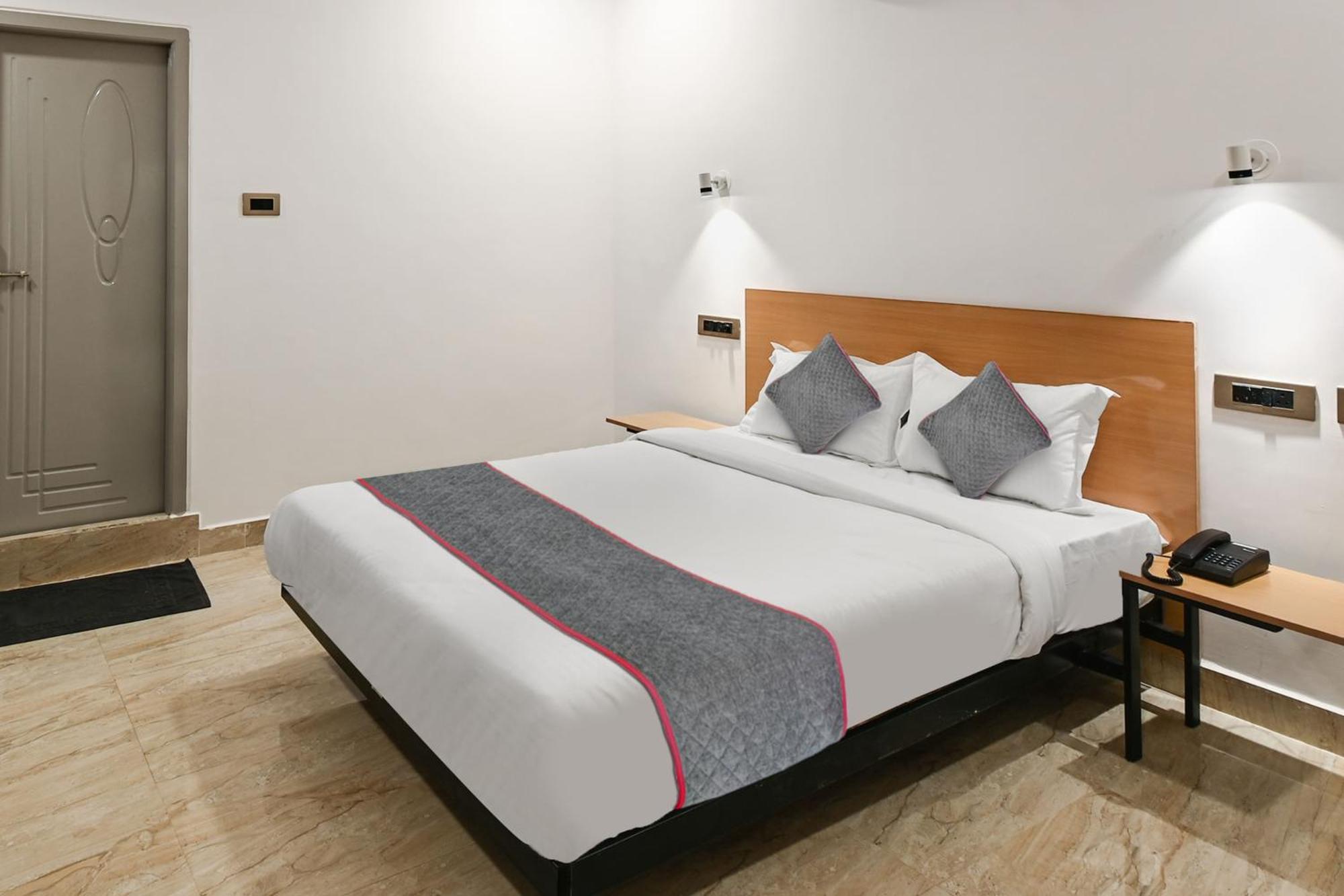Super Townhouse De Alphabet Karmanghat ไฮเดอราบัด ภายนอก รูปภาพ