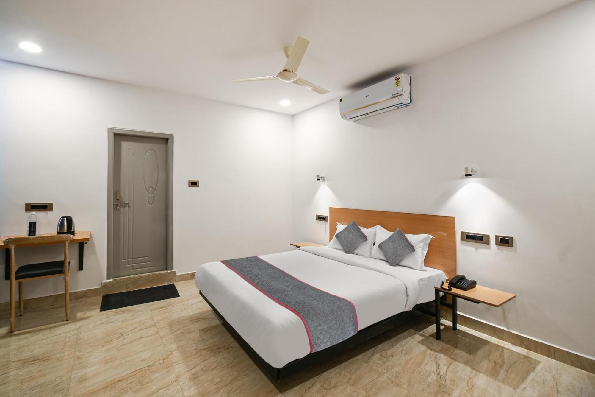 Super Townhouse De Alphabet Karmanghat ไฮเดอราบัด ภายนอก รูปภาพ