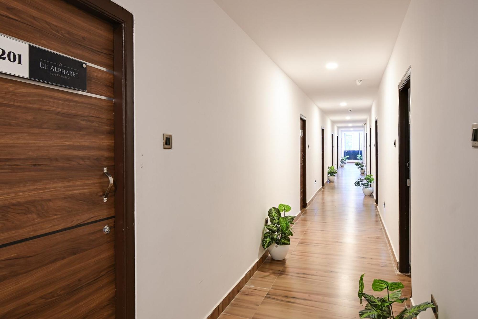 Super Townhouse De Alphabet Karmanghat ไฮเดอราบัด ภายนอก รูปภาพ